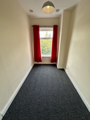 Lovely 2 bed property to rent on Broadway Street, Oldham, OL8 1LP