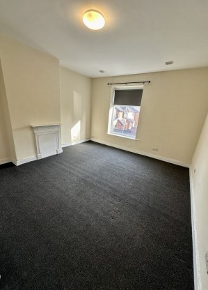 Lovely 2 bed property to rent on Broadway Street, Oldham, OL8 1LP