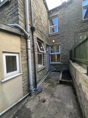 4 Bed house to rent in Elland
