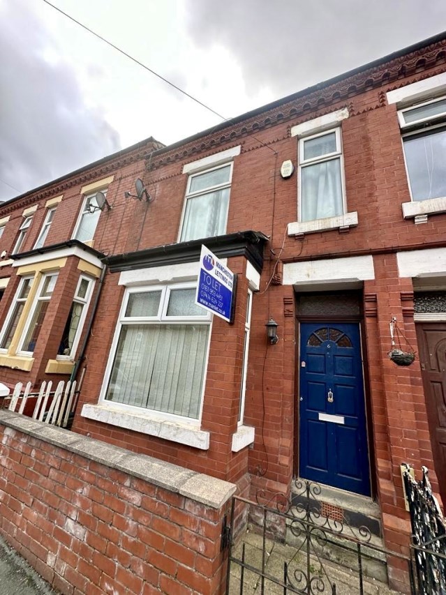 3 Bed Property to Rent on Old Hall Drive in Gorton