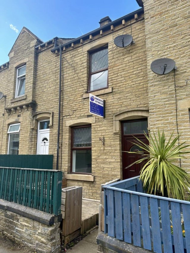 4 Bed House to Rent in Elland, West Yorkshire