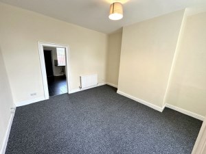 Lovely 2 bed property to rent on Broadway Street, Oldham, OL8 1LP