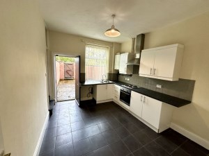 Lovely 2 bed property to rent on Broadway Street, Oldham, OL8 1LP
