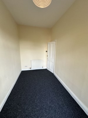 Lovely 2 bed property to rent on Broadway Street, Oldham, OL8 1LP