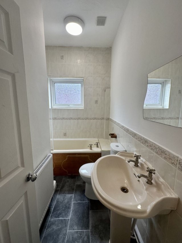 Manlet 2 Bed House to rent in Dukinfield, SK16 4DT