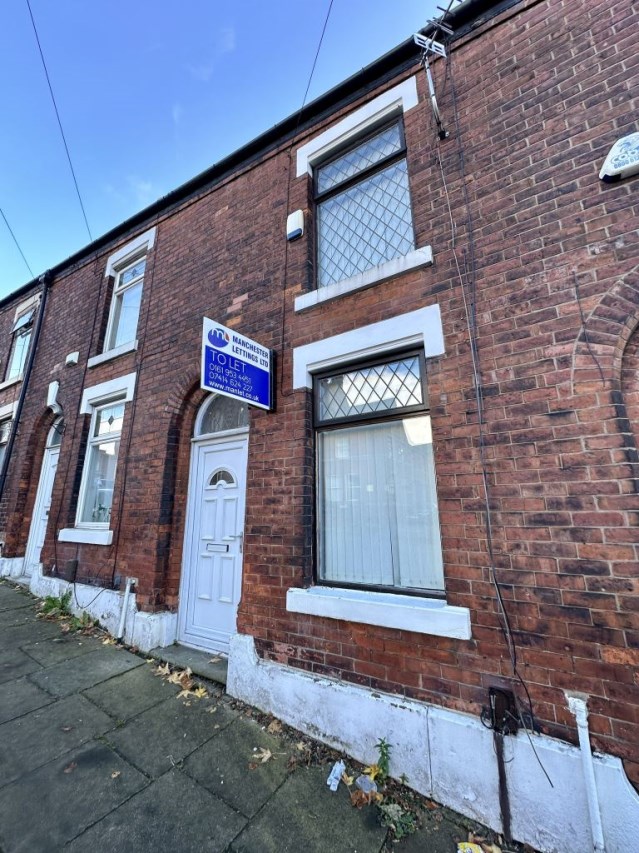 Charming 2 Bed Property to rent on Chapel Street, Dukinfield, SK16 4DT