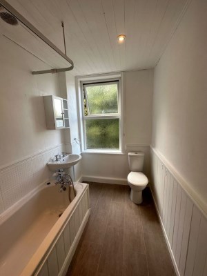 4 Bed house to rent in Elland